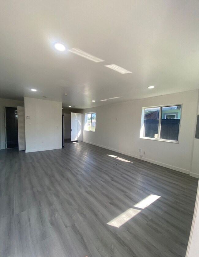 11961 SW 214th St in Miami, FL - Building Photo - Building Photo