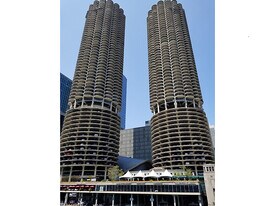 300 N State St in Chicago, IL - Building Photo