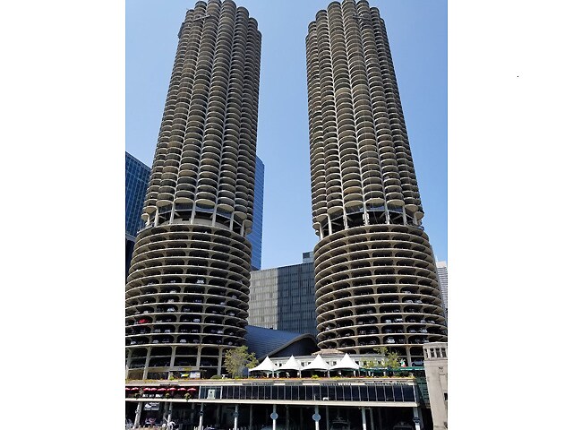 300 N State St in Chicago, IL - Building Photo