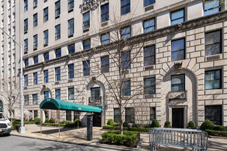 834 5th Ave in New York, NY - Foto de edificio - Building Photo