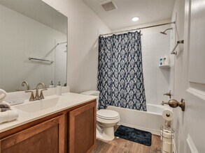 401 Magnolia Ln in Richwood, TX - Building Photo - Building Photo