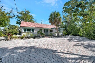 4237 Higel Ave in Siesta Key, FL - Building Photo - Building Photo
