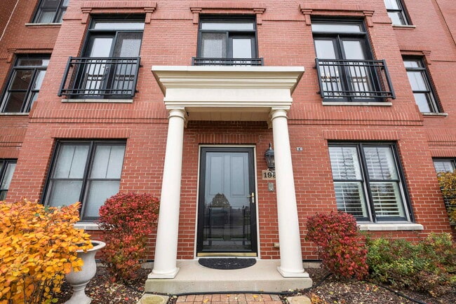 1996 Patriot Blvd in Glenview, IL - Building Photo - Building Photo