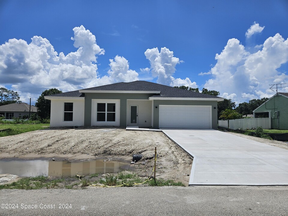 1150 Tarleton St SE in Palm Bay, FL - Building Photo