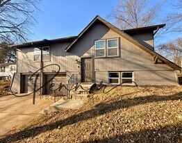 710 NE Westwind Dr in Lee's Summit, MO - Building Photo