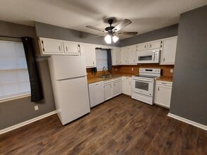 605 S Fair St in Crockett, TX - Building Photo - Building Photo