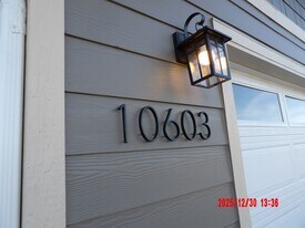 10603 Jeff Ln in Island City, OR - Building Photo