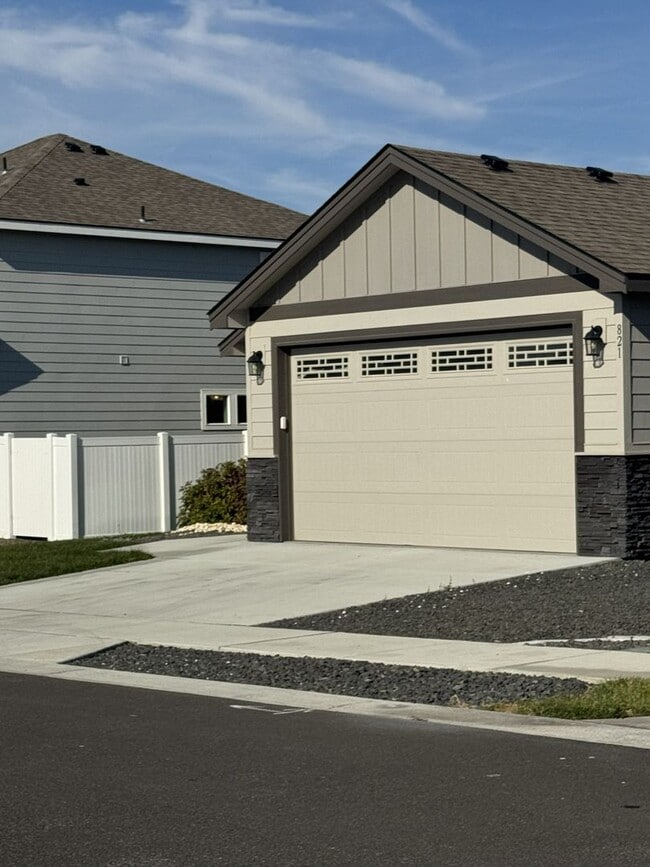 821 E Montana Ave in Hermiston, OR - Building Photo - Building Photo