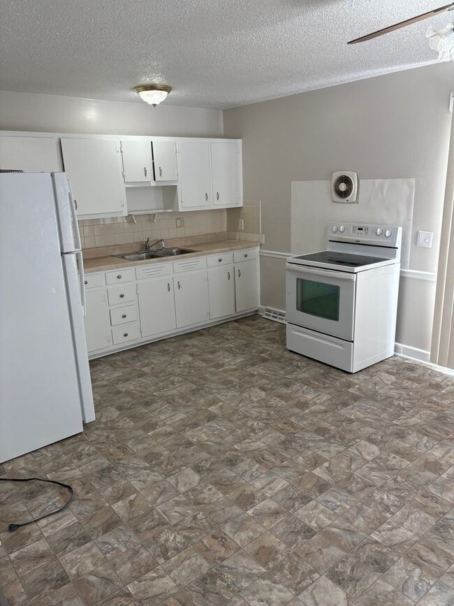 8405 E 111 St in Kansas City, MO - Building Photo - Building Photo