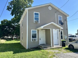 204 E 2nd St in Ada, OK - Building Photo