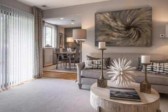 Mays Chapel Village Apartments in Timonium, MD - Foto de edificio - Interior Photo