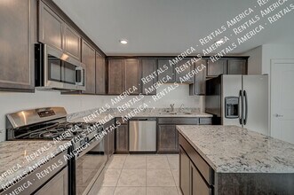 374 Yellow Finch Ln in Henderson, NV - Building Photo - Building Photo