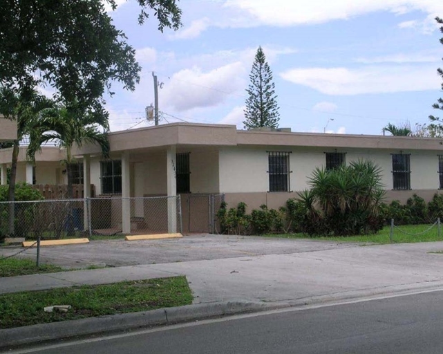 3235 NW 46th St in Miami, FL - Building Photo