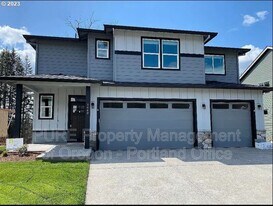 1461 NE Mary Ter in Estacada, OR - Building Photo