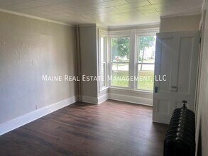 43 Fling St in Brewer, ME - Foto de edificio - Building Photo