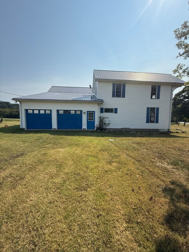 2000 Edgewood Rd in Dickson, TN - Building Photo - Building Photo