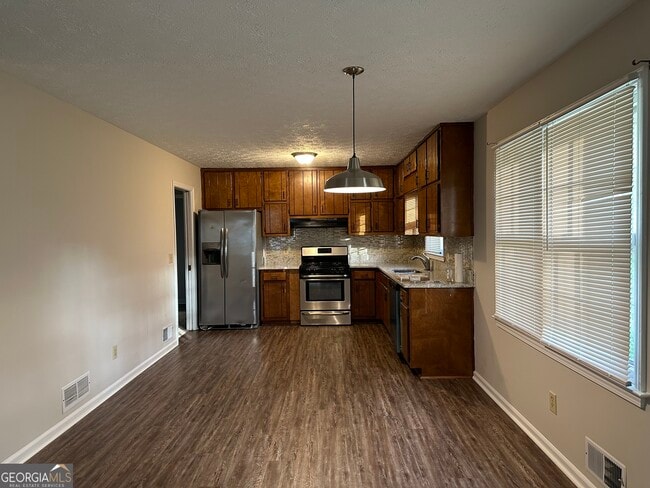 215 Fayetteville Rd in Fairburn, GA - Building Photo - Building Photo