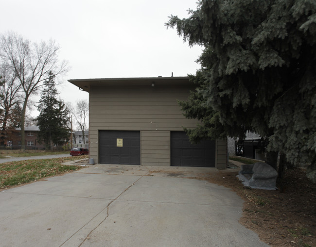 447 S 26th St in Lincoln, NE - Building Photo - Building Photo