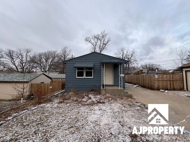 property at 1925 S Lake Ave