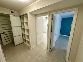20301 NE 30th Ave in Aventura, FL - Building Photo - Building Photo