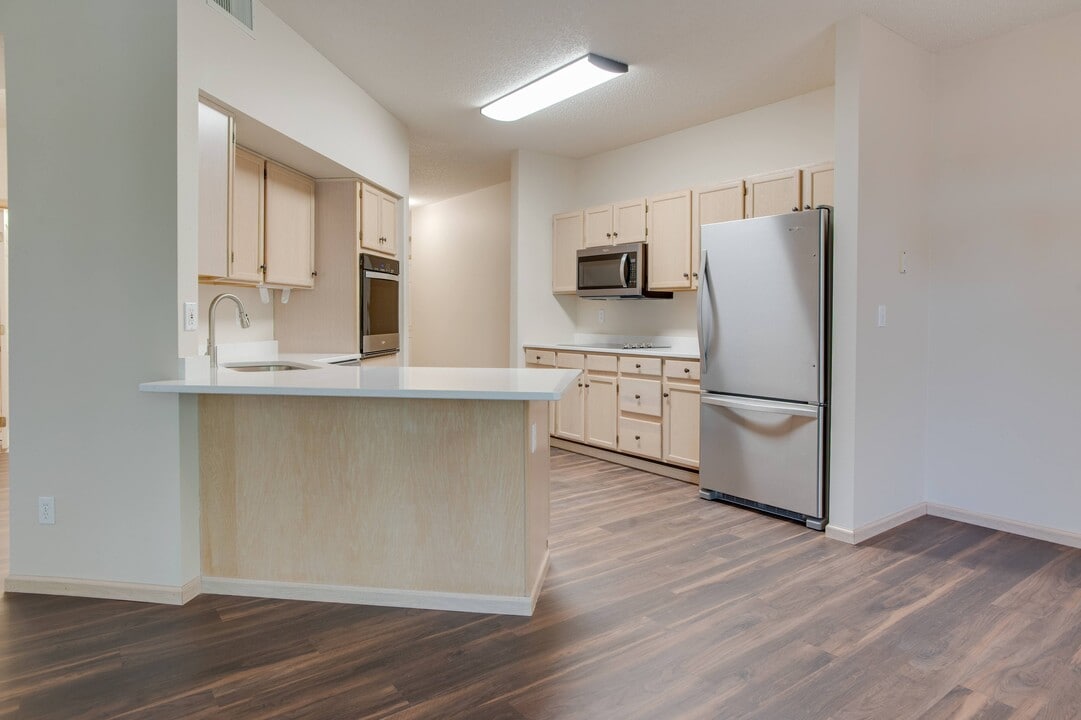 Eighth Street Manor in Fargo, ND - Building Photo