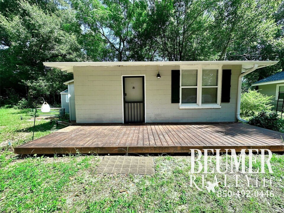 913 N 69th Ave in Pensacola, FL - Foto de edificio