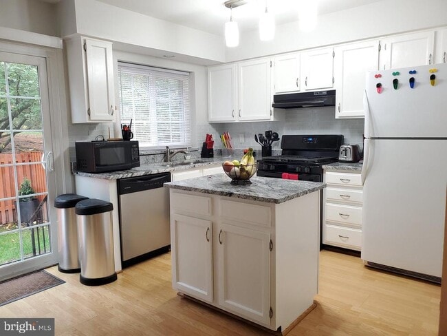 14721 Basingstoke Loop