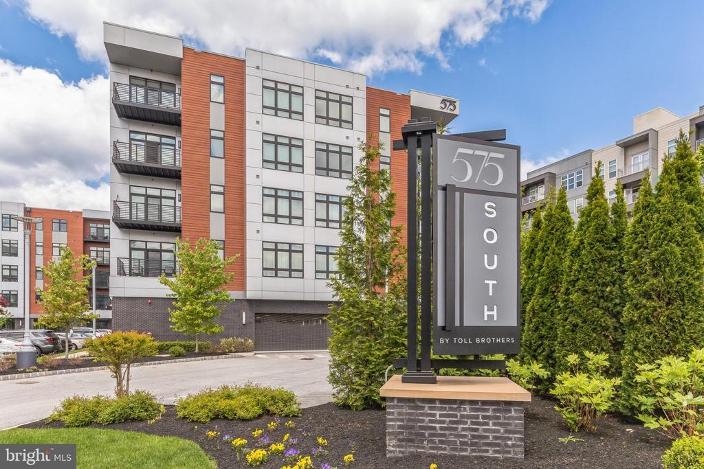 575 S Goddard Blvd in King of Prussia, PA - Building Photo