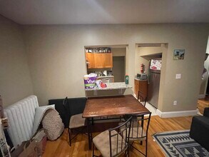 76 Egmont St, Unit 5 in Brookline, MA - Building Photo - Building Photo