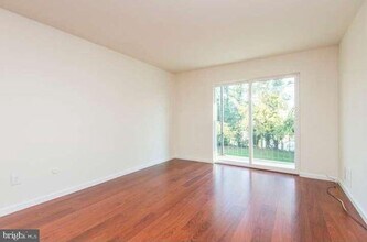 326 Hermit St in Philadelphia, PA - Building Photo - Building Photo