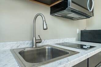 104 S 51st St in Philadelphia, PA - Foto de edificio - Building Photo