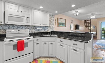 6201 Padre Blvd in South Padre Island, TX - Foto de edificio - Building Photo