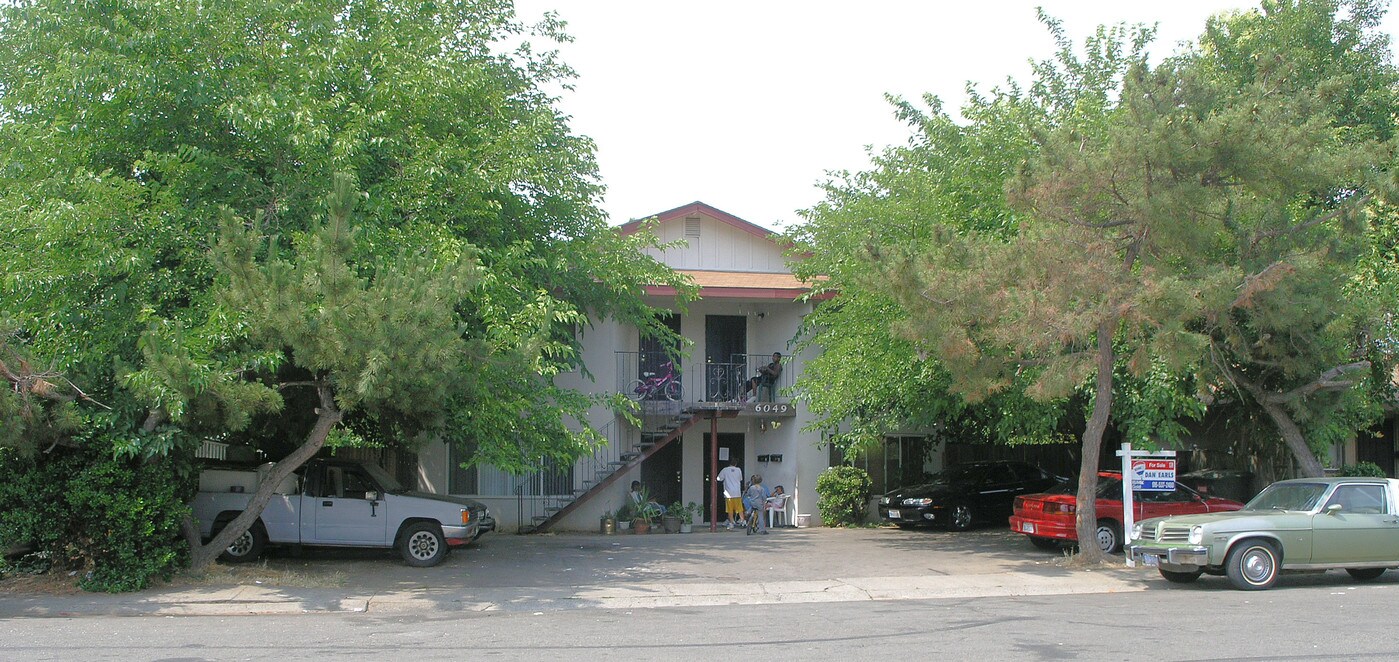 6049 Northcrest Cir in Carmichael, CA - Building Photo