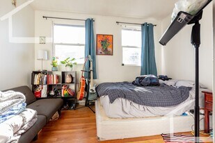 15 Greylock Rd in Boston, MA - Building Photo