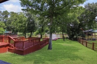 42 Hunters Creek Dr in Huntsville, TX - Building Photo - Building Photo