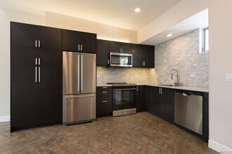 101 W Market St-Unit -434 in San Diego, CA - Building Photo - Building Photo