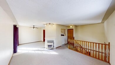 9406 B-94100 100 Ave in Grande Prairie, AB - Building Photo - Building Photo