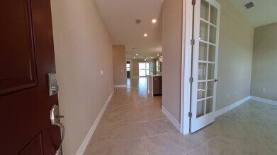 419 Ibiza Loop in Venice, FL - Foto de edificio - Building Photo
