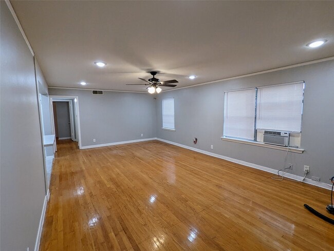 4714 Oakshire Dr in Houston, TX - Building Photo - Building Photo