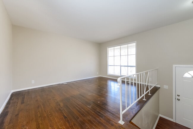 8413 E 93rd St in Kansas City, MO - Foto de edificio - Building Photo