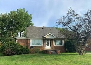 43300 N Interstate 94 Service Dr in Belleville, MI - Building Photo - Building Photo