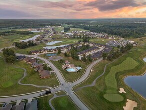 2026 Prestwick Pl in Henryville, IN - Foto de edificio - Building Photo
