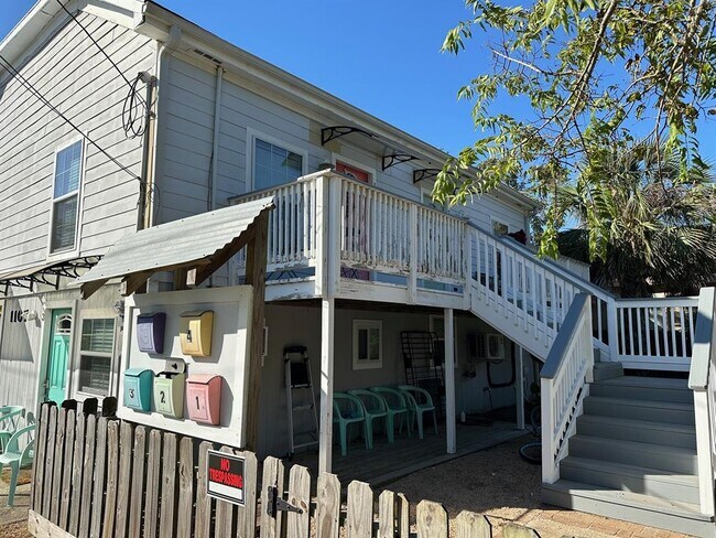 1107 13th St-Unit -4 in Galveston, TX - Building Photo - Building Photo