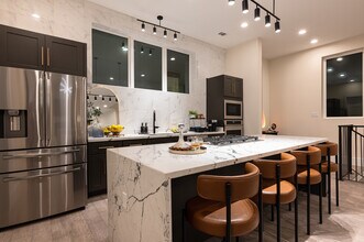 913 Thompson St in Houston, TX - Building Photo - Building Photo