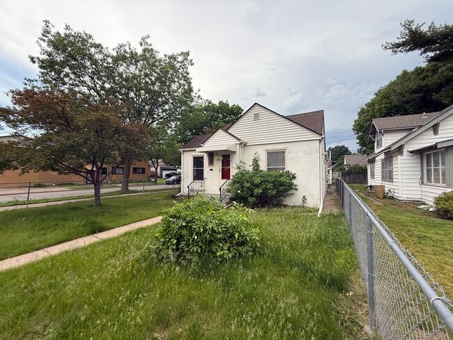 3901 N Thomas Ave in Minneapolis, MN - Building Photo - Building Photo