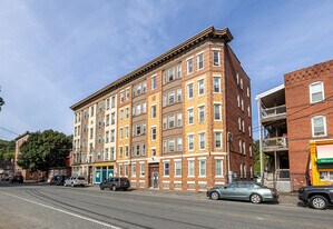 845-851 Main St in Holyoke, MA - Building Photo