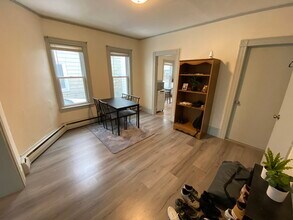 16 White Street Pl, Unit 1 in Somerville, MA - Building Photo - Building Photo
