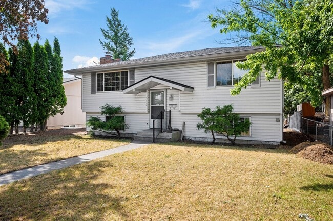 property at 3418 E Carlisle Ave