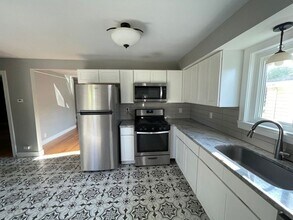 22011 Maple Ave in St. Clair Shores, MI - Building Photo - Building Photo
