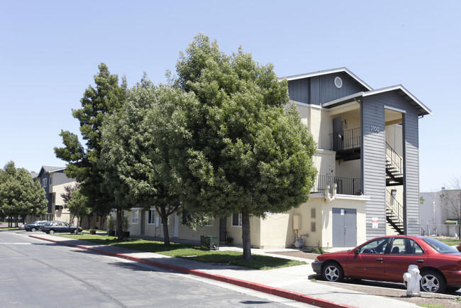 Pullman Point in Richmond, CA - Building Photo - Building Photo